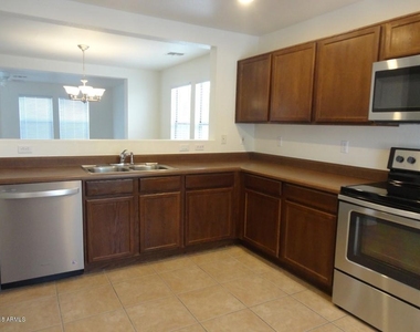 11214 W Pierce Street - Photo Thumbnail 5