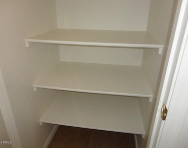 11214 W Pierce Street - Photo Thumbnail 15