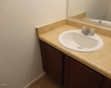 11214 W Pierce Street - Photo Thumbnail 8