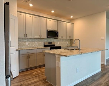 1425 Rolling Fox Drive - Photo Thumbnail 9