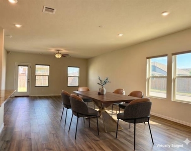 1425 Rolling Fox Drive - Photo Thumbnail 3