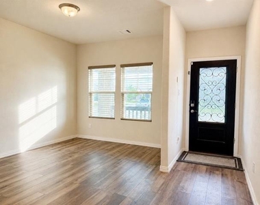 1425 Rolling Fox Drive - Photo Thumbnail 2