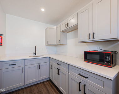 2802 N 36th Street - Photo Thumbnail 9