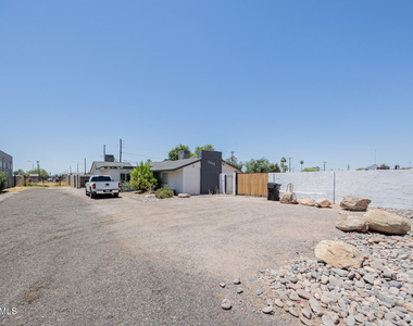 2802 N 36th Street - Photo Thumbnail 3