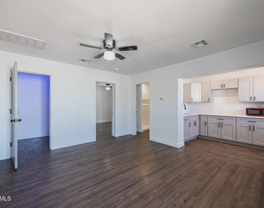 2802 N 36th Street - Photo Thumbnail 6