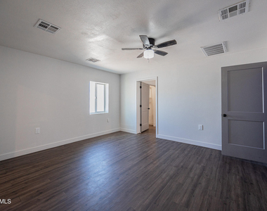 2802 N 36th Street - Photo Thumbnail 4
