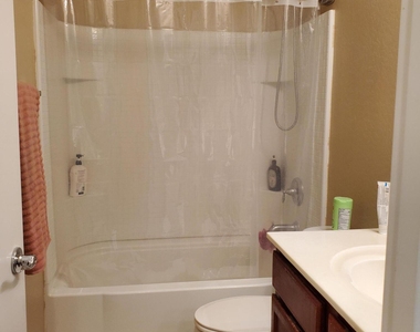 2644 N 73rd Glen - Photo Thumbnail 10