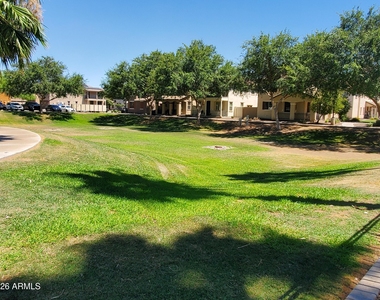 2644 N 73rd Glen - Photo Thumbnail 21
