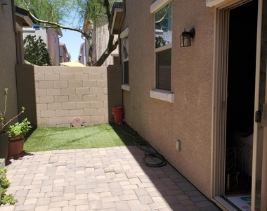 2644 N 73rd Glen - Photo Thumbnail 3