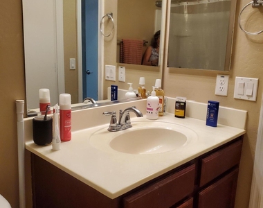 2644 N 73rd Glen - Photo Thumbnail 11