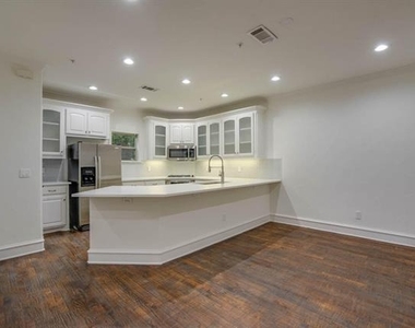 4110 Mckinney Avenue - Photo Thumbnail 8