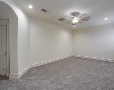 4110 Mckinney Avenue - Photo Thumbnail 12
