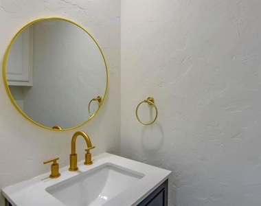 4110 Mckinney Avenue - Photo Thumbnail 11