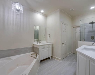 4110 Mckinney Avenue - Photo Thumbnail 15