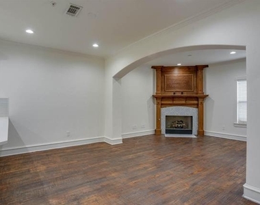 4110 Mckinney Avenue - Photo Thumbnail 3