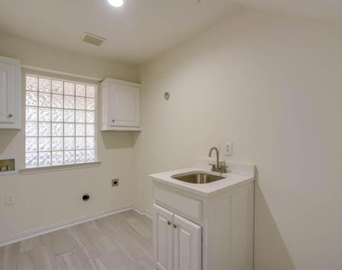4110 Mckinney Avenue - Photo Thumbnail 20