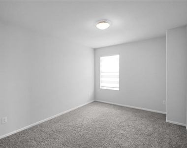 728 Rusty Spurs Place - Photo Thumbnail 13
