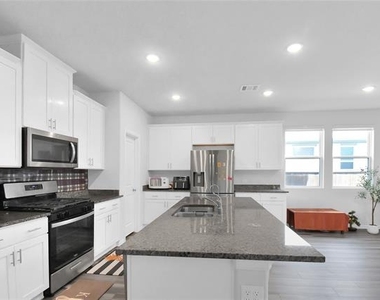 728 Rusty Spurs Place - Photo Thumbnail 9