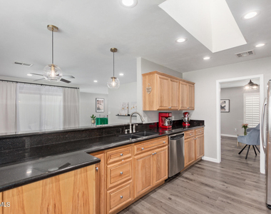 4912 E Friess Drive - Photo Thumbnail 10
