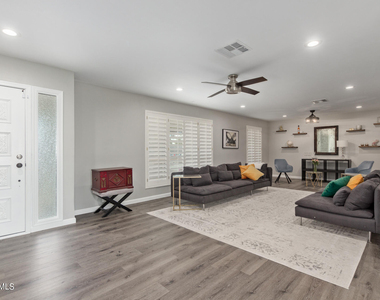 4912 E Friess Drive - Photo Thumbnail 5