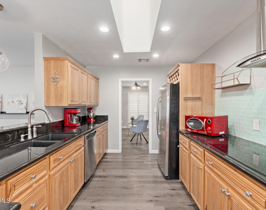4912 E Friess Drive - Photo Thumbnail 12