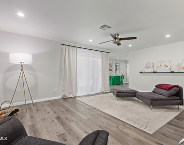 4912 E Friess Drive - Photo Thumbnail 8