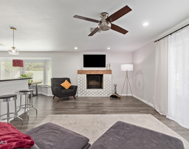 4912 E Friess Drive - Photo Thumbnail 7