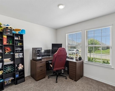 230 Mockingbird Way - Photo Thumbnail 4