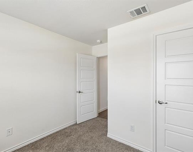 230 Mockingbird Way - Photo Thumbnail 5
