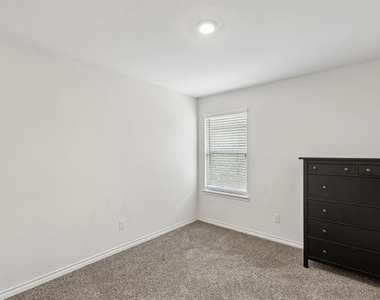 230 Mockingbird Way - Photo Thumbnail 2