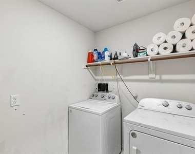 230 Mockingbird Way - Photo Thumbnail 7