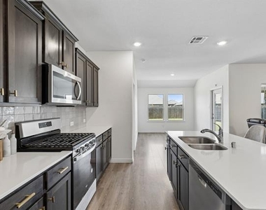 230 Mockingbird Way - Photo Thumbnail 11