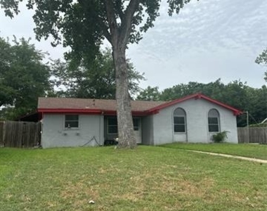 313 Victoria Drive - Photo Thumbnail 2
