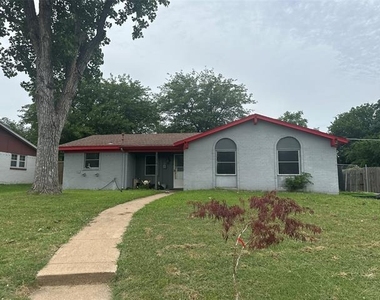 313 Victoria Drive - Photo Thumbnail 1