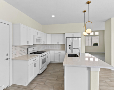 14369 W Lexington Avenue - Photo Thumbnail 9