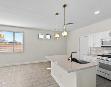 14369 W Lexington Avenue - Photo Thumbnail 6