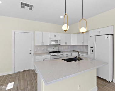 14369 W Lexington Avenue - Photo Thumbnail 8
