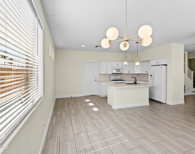 14369 W Lexington Avenue - Photo Thumbnail 7