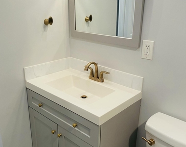 5268 Ne 6th Avenue - Photo Thumbnail 8