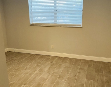 5268 Ne 6th Avenue - Photo Thumbnail 5
