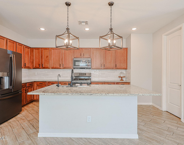 15269 W Pierce Street - Photo Thumbnail 9