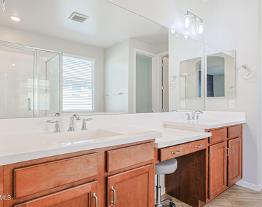 15269 W Pierce Street - Photo Thumbnail 20