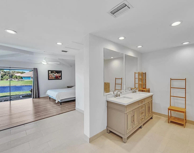 4989 Pineview Circle - Photo Thumbnail 7