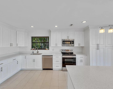 4989 Pineview Circle - Photo Thumbnail 6