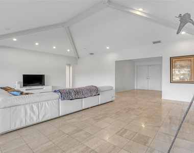 4989 Pineview Circle - Photo Thumbnail 3