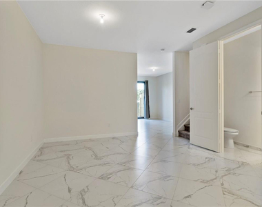 13056 Anthorne Lane - Photo Thumbnail 8