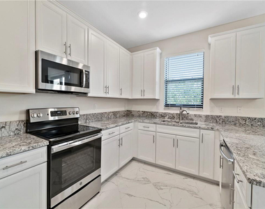 13056 Anthorne Lane - Photo Thumbnail 15