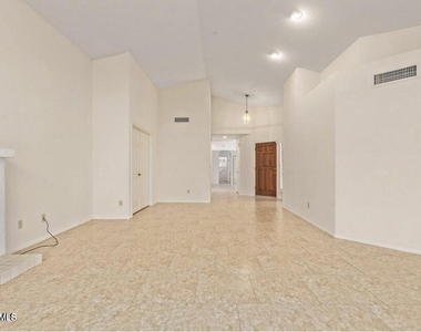 12830 N 95th Way - Photo Thumbnail 2