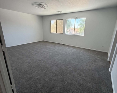1261 E Dust Devil Drive - Photo Thumbnail 9
