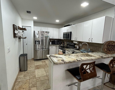 11296 Sw 17th Court - Photo Thumbnail 2